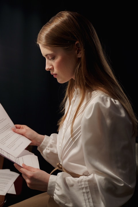 woman-reading